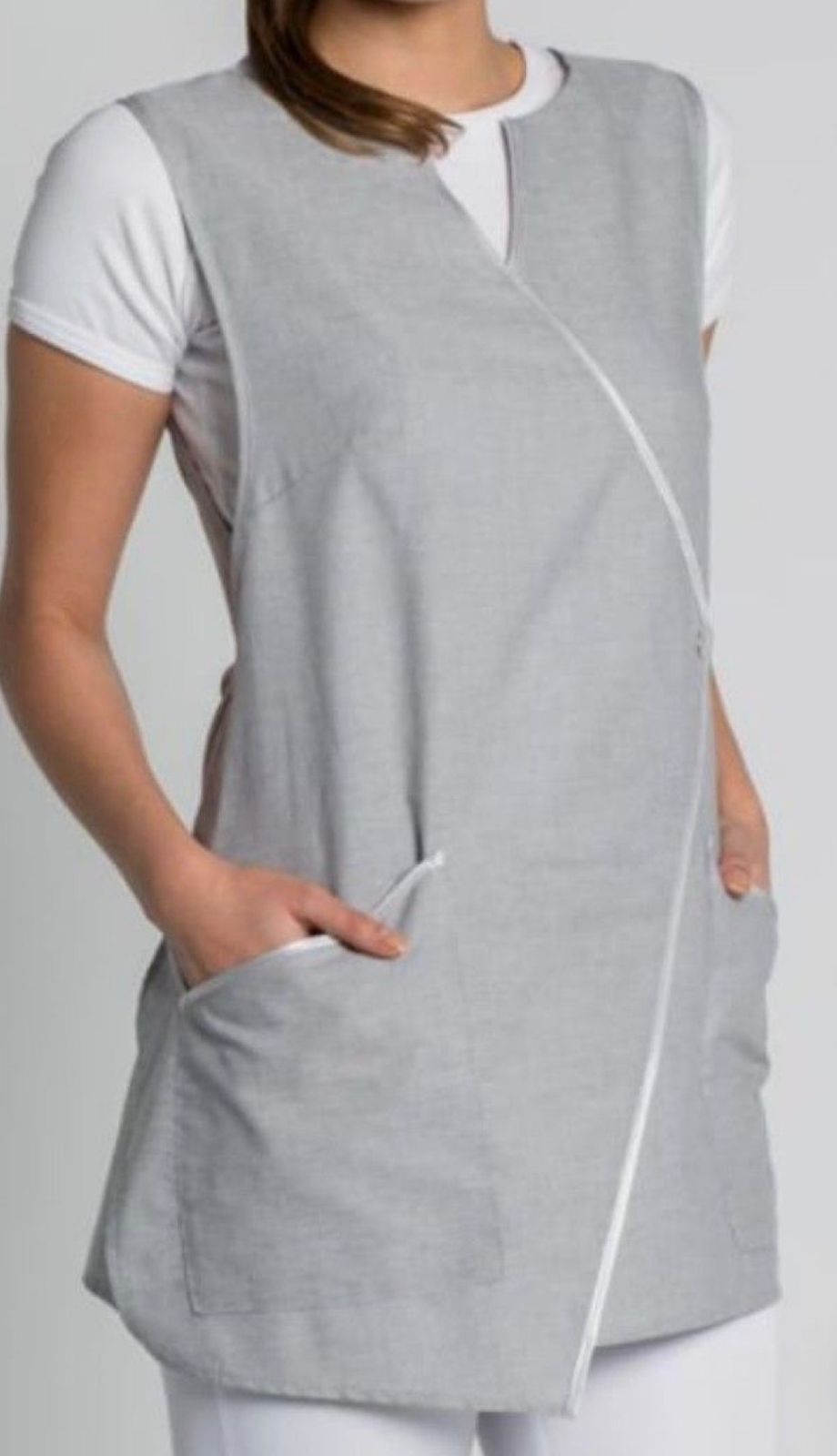 Gabacha básica cuello en V